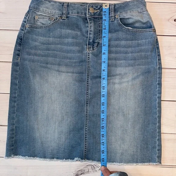 West Sport denim skirt in a size 2 
Spring Summer Office Church Dressy Casual✨ - Picture 5 of 6